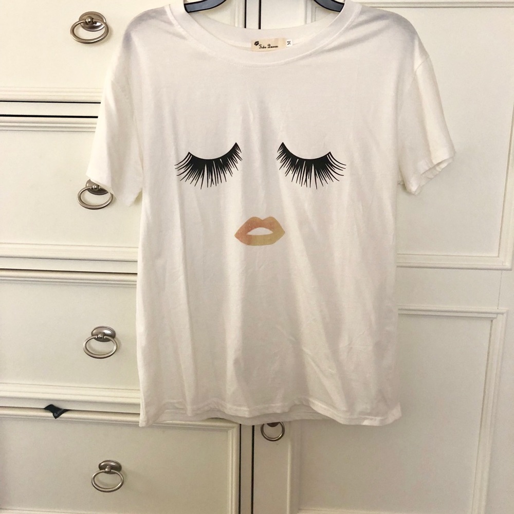 Eyelash tee
